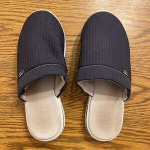 Kid’s L.L. Bean Slippers, Big Kid size 5-6